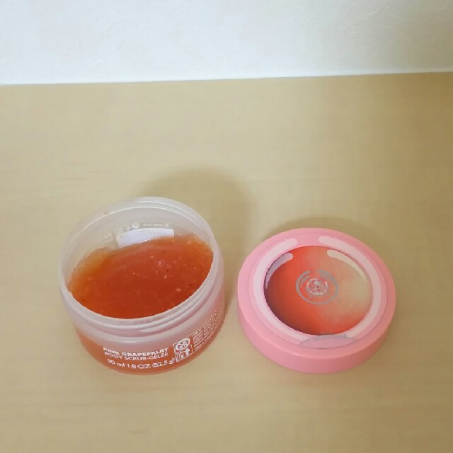 THE BODY SHOP(ザボディショップ)のザ・ボディショップ   ピンクグレープフルーツ  ミニサイズ３点セット コスメ/美容のボディケア(ボディソープ/石鹸)の商品写真