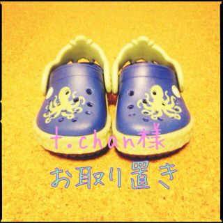 クロックス(crocs)のcrocs 13㎝ サンダル(サンダル)