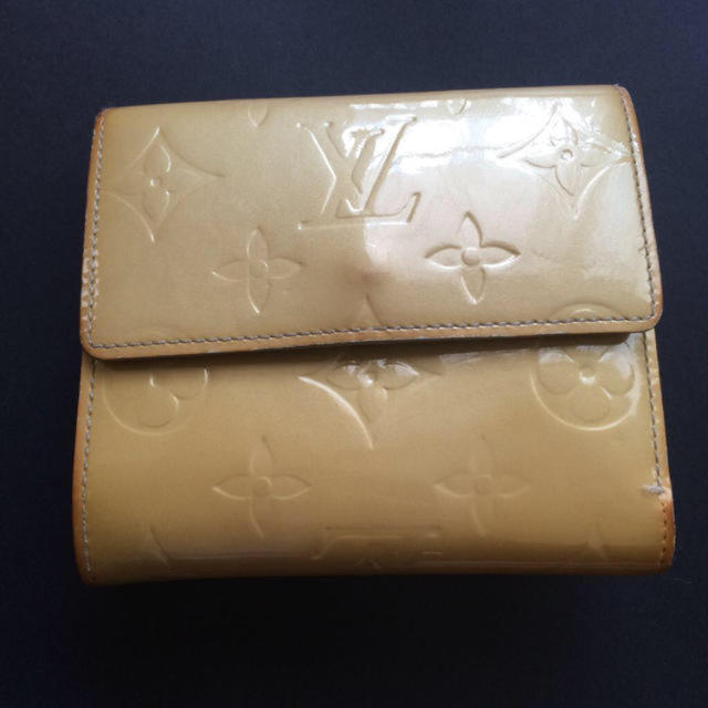 LOUIS VUITTON(ルイヴィトン)のヴェルニ ゴールド レディースのファッション小物(財布)の商品写真
