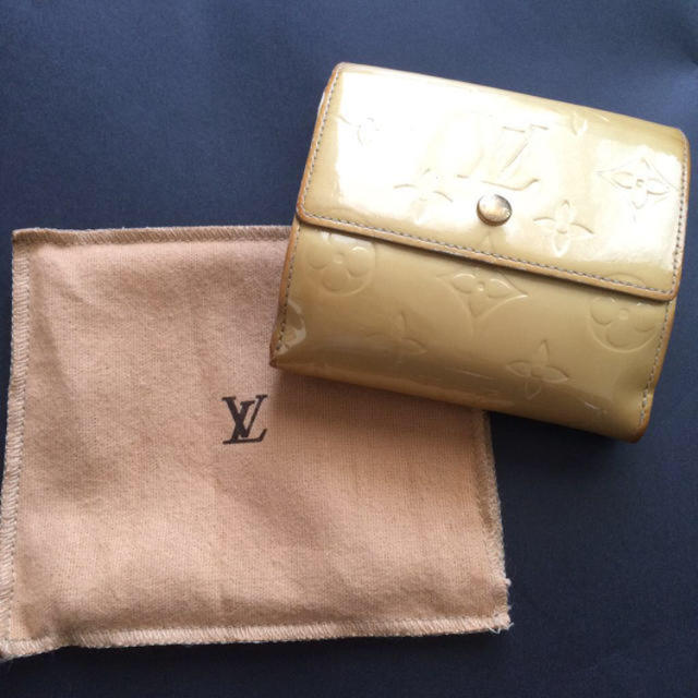 LOUIS VUITTON(ルイヴィトン)のヴェルニ ゴールド レディースのファッション小物(財布)の商品写真