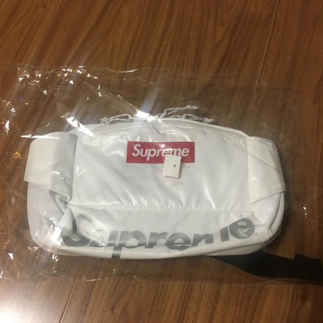 Supreme(シュプリーム)のsupreme waist bag white ウエストバッグ 白 新品未使用 メンズのバッグ(ウエストポーチ)の商品写真