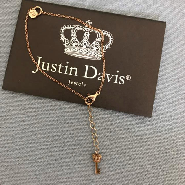 Justin Davis(ジャスティンデイビス)の★様専用 ジャスティンデイビス ピンク ブレスレット 王冠 レディース レディースのアクセサリー(ブレスレット/バングル)の商品写真