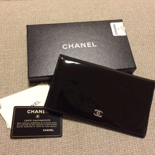CHANEL(シャネル)のシャネルブラックエナメル長財布☆ レディースのファッション小物(財布)の商品写真