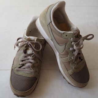 ナイキ(NIKE)の【NIKE】ベージュスニーカー(スニーカー)