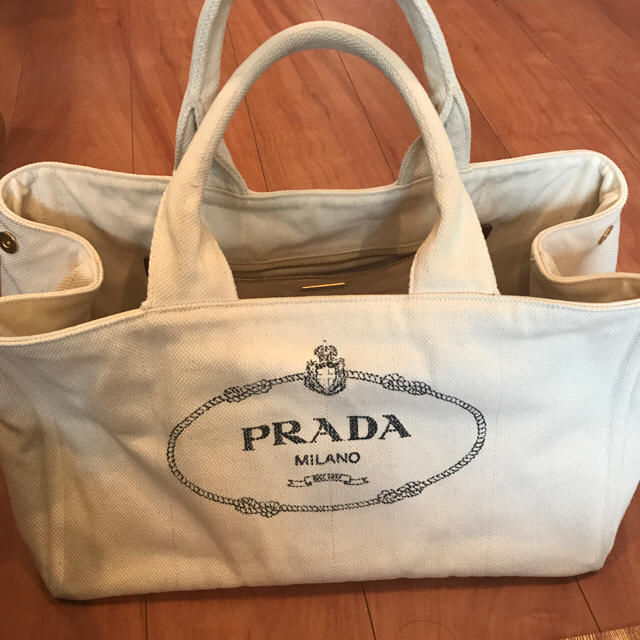 PRADA - 再出品プラダ カナパトート PRADA 白の通販 by flower shop｜プラダならラクマ