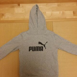 プーマ(PUMA)のプーマ　パーカー　130　ｾﾝﾁ　グレー　子供(ジャケット/上着)