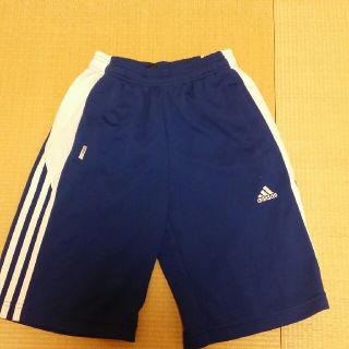 アディダス(adidas)のadidas　ハーフパンツ　130　ｾﾝﾁ　子供(パンツ/スパッツ)