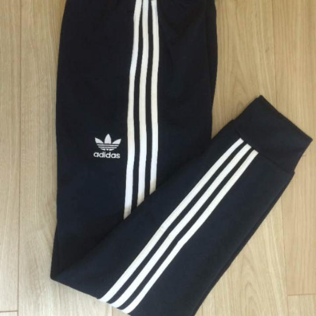 adidas(アディダス)の最安 adidas sst cuffed track pants メンズのパンツ(その他)の商品写真