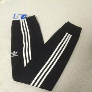 アディダス(adidas)の最安 adidas sst cuffed track pants(その他)