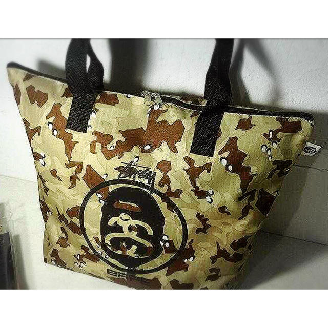 A BATHING APE(アベイシングエイプ)のXmas大値下げ A BATHING APE×STUSSYステゥーシー カバン メンズのバッグ(トートバッグ)の商品写真