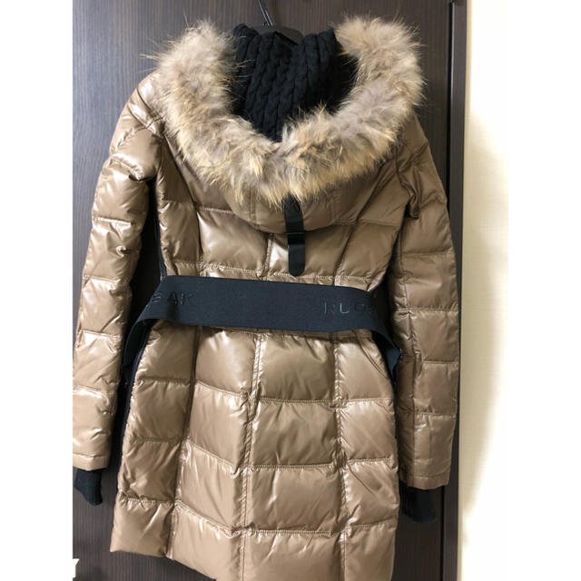 MONCLER(モンクレール)のRUDSAK ゴールド ダウン レディースのジャケット/アウター(ダウンコート)の商品写真