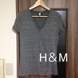 エイチアンドエム(H&M)のH＆MグレーVネックカットソー♥︎(カットソー(半袖/袖なし))