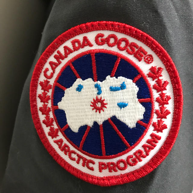 CANADA GOOSE(カナダグース)の新品未使用 タグ付き 国内正規品 カナダグース ラブラドール ボンバー レディースのジャケット/アウター(ダウンジャケット)の商品写真