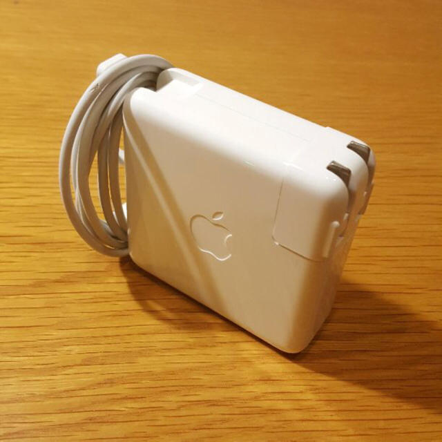 Mac (Apple)(マック)のApple 85W MagSafe電源アダプタ　純正品 スマホ/家電/カメラのスマートフォン/携帯電話(バッテリー/充電器)の商品写真