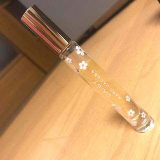 マークバイマークジェイコブス(MARC BY MARC JACOBS)のMARC JACOBS DAISY 香水 10ml(香水(女性用))