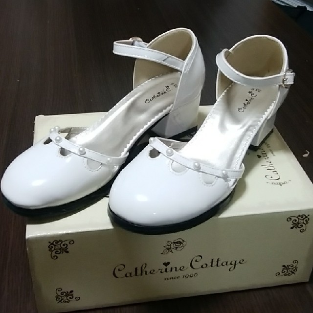 Catherine Cottage(キャサリンコテージ)の子ども　フォーマルパンプス　白 23cm キッズ/ベビー/マタニティのキッズ靴/シューズ(15cm~)(フォーマルシューズ)の商品写真