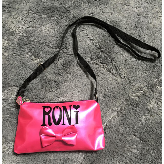 RONI(ロニィ)のRONI エナメル ポシェット キッズ/ベビー/マタニティのこども用バッグ(ポシェット)の商品写真
