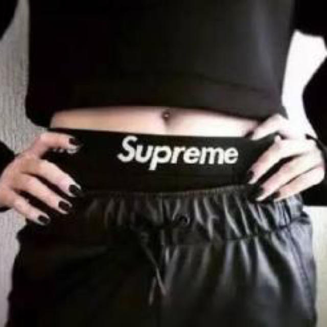 Supreme(シュプリーム)の当日発送可 男女兼用‼️Supreme ボクサー 黒 レディースのトップス(ニット/セーター)の商品写真