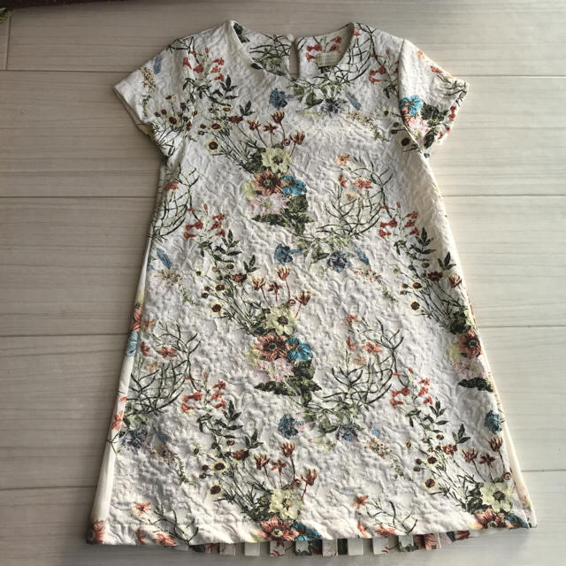 ZARA(ザラ)の【美品】ZARA キッズワンピース 116cm キッズ/ベビー/マタニティのキッズ服女の子用(90cm~)(ワンピース)の商品写真