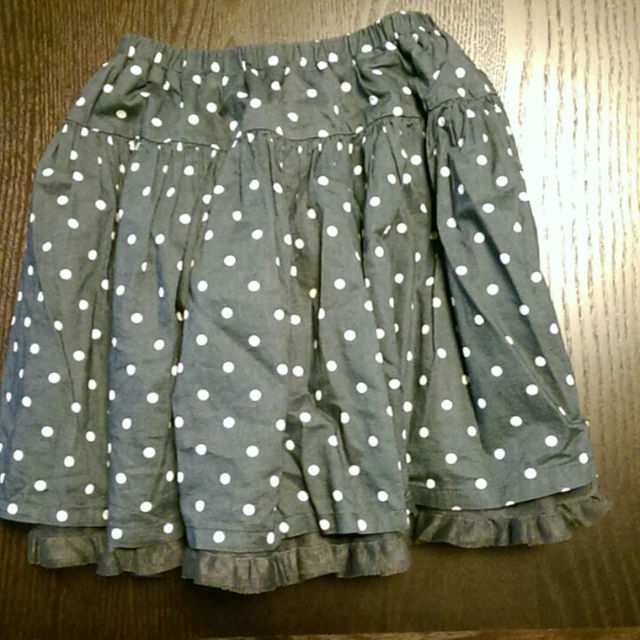 GU(ジーユー)のgu  フリルスカート130ピンク、黒二枚セット キッズ/ベビー/マタニティのキッズ服女の子用(90cm~)(スカート)の商品写真