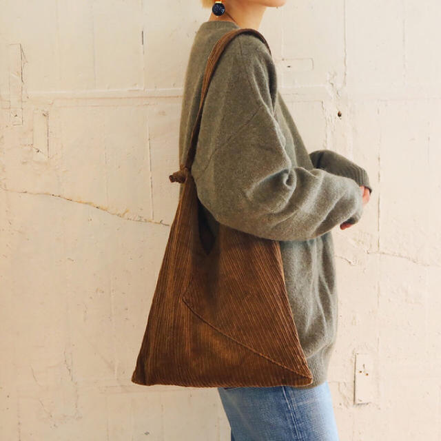 TODAYFUL(トゥデイフル)のTODAYFUL  Corduroy Triangle Bag  レディースのバッグ(トートバッグ)の商品写真