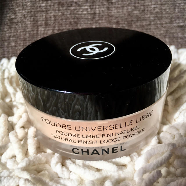 CHANEL(シャネル)のシャネル フェイスパウダー プードゥル ユニヴェルセル リーブル 20 クレール コスメ/美容のベースメイク/化粧品(フェイスパウダー)の商品写真