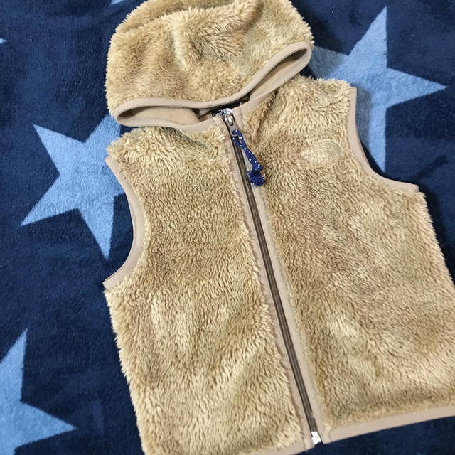 THE NORTH FACE(ザノースフェイス)のノースフェイス ファー ベスト キッズ/ベビー/マタニティのキッズ服男の子用(90cm~)(ジャケット/上着)の商品写真