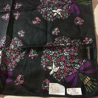 アナスイ(ANNA SUI)のANNA SUI バラの花束と白い鳩のハンカチ 未使用だけどおりジワ有り(ハンカチ)