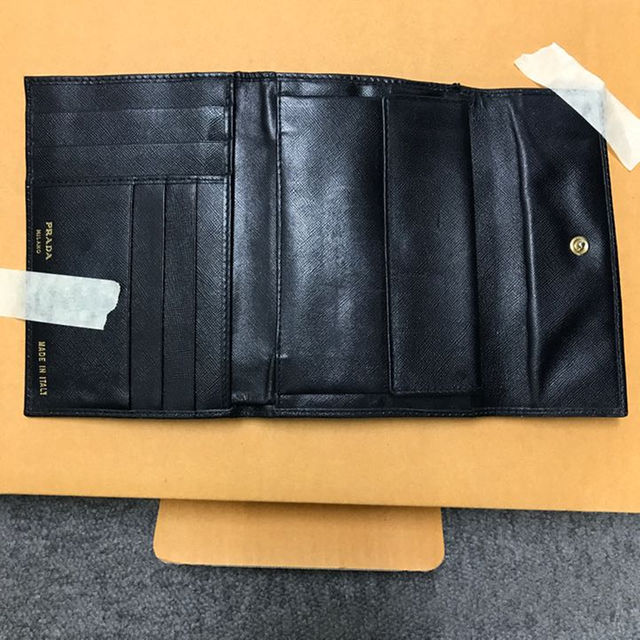 PRADA(プラダ)のPRADA 財布 中古 レディースのファッション小物(財布)の商品写真