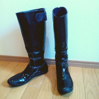 コールハーン(Cole Haan)の雨に。お値下げ!Cole Haan エナメル黒レインブーツ約23cm 美品(レインブーツ/長靴)