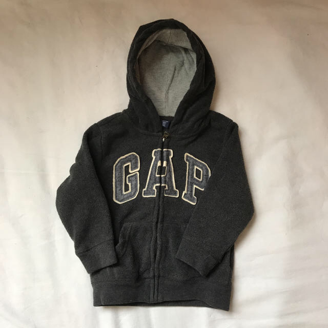 GAP(ギャップ)のGAPパーカー キッズ/ベビー/マタニティのキッズ服男の子用(90cm~)(その他)の商品写真