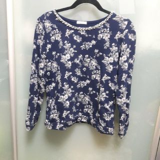 ハニーズ(HONEYS)の【ミルコ様専用】ビジュー付き花柄 カットソーL/HONEYS(ニット/セーター)