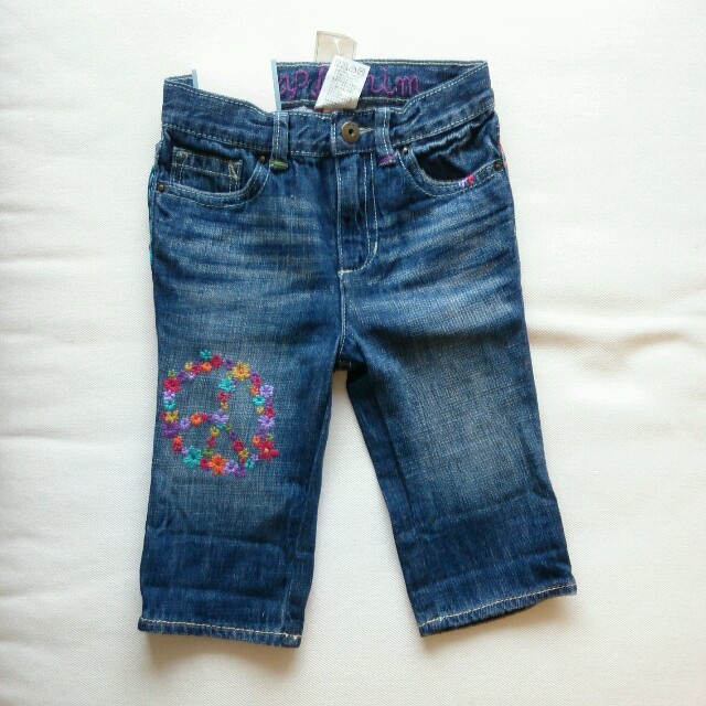 babyGAP(ベビーギャップ)のbaby gap 新品刺繍デニム95 キッズ/ベビー/マタニティのキッズ服女の子用(90cm~)(その他)の商品写真