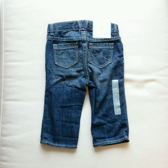 babyGAP(ベビーギャップ)のbaby gap 新品刺繍デニム95 キッズ/ベビー/マタニティのキッズ服女の子用(90cm~)(その他)の商品写真