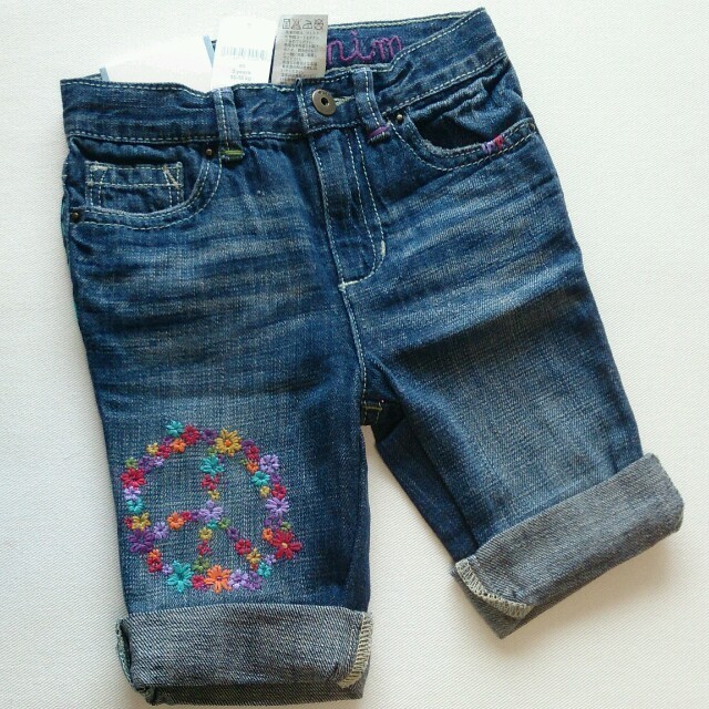 babyGAP(ベビーギャップ)のbaby gap 新品刺繍デニム95 キッズ/ベビー/マタニティのキッズ服女の子用(90cm~)(その他)の商品写真