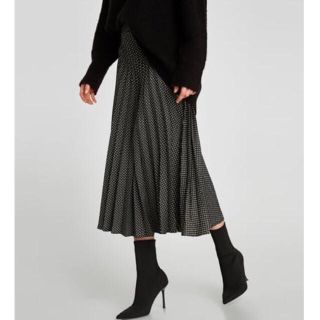 ザラ(ZARA)のZARA ドット柄プリーツスカート Sサイズ(ひざ丈スカート)