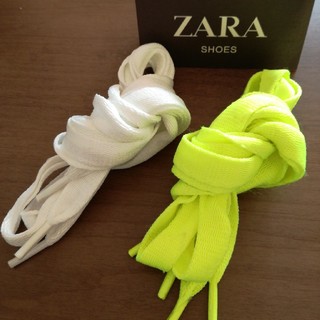 ザラ(ZARA)の蛍光、白　靴紐二本　ZARA(その他)
