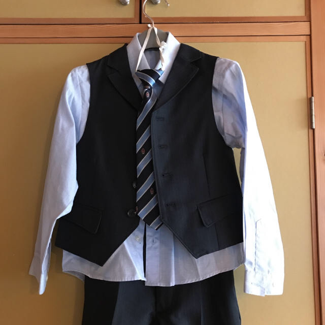 入学式用子供スーツ！男の子120サイズ キッズ/ベビー/マタニティのキッズ服男の子用(90cm~)(ドレス/フォーマル)の商品写真