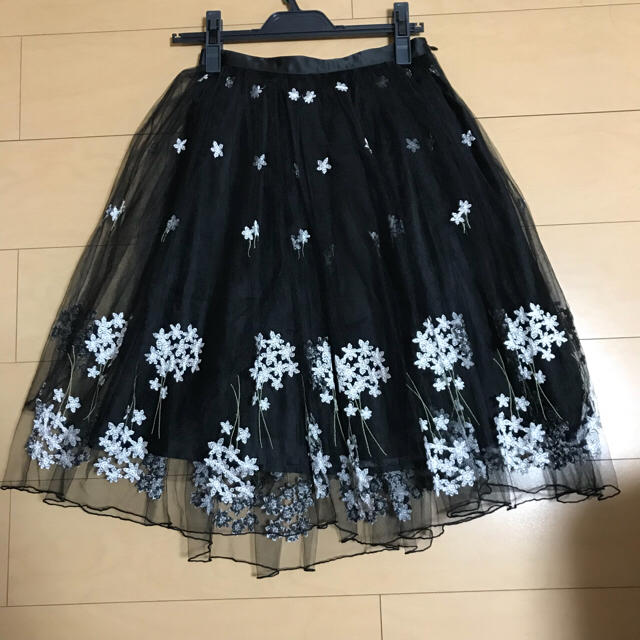 Noela(ノエラ)のnoela フラワーチュールスカート レディースのスカート(ひざ丈スカート)の商品写真