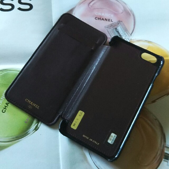 CHANEL(シャネル)のcocoマークゴールド✴シャネルマトラッセ iPhone6plusスマホケース  スマホ/家電/カメラのスマホアクセサリー(iPhoneケース)の商品写真