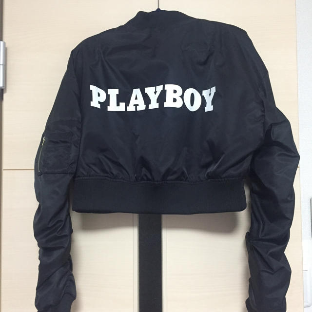 PLAYBOY(プレイボーイ)のプレイボーイ ショート丈アウター レディースのジャケット/アウター(ブルゾン)の商品写真