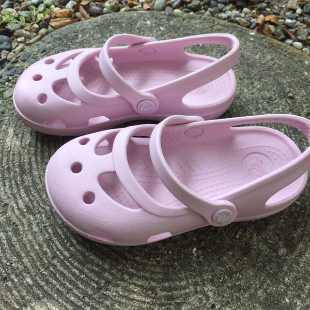 crocs(クロックス)のNICO様専用クロックス シャイナガールズ15.5センチ キッズ/ベビー/マタニティのキッズ/ベビー/マタニティ その他(その他)の商品写真