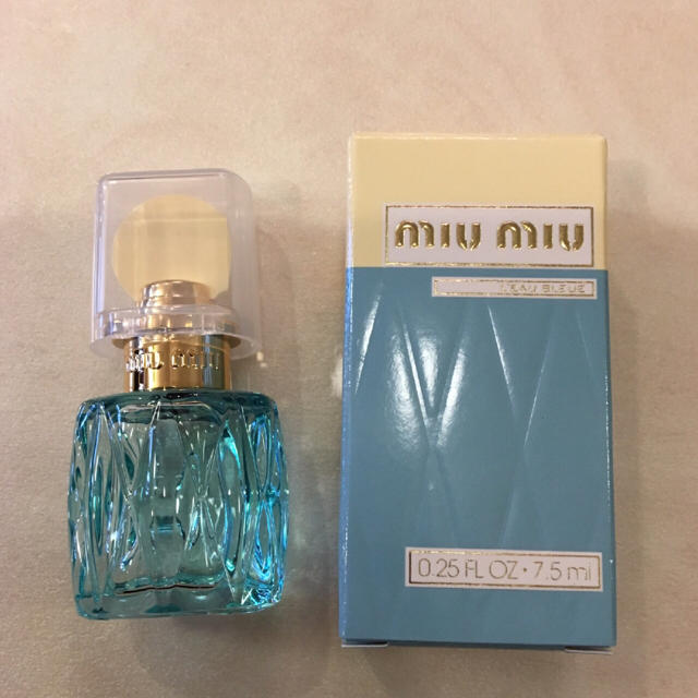 miumiu(ミュウミュウ)のミュウミュウ ミニ香水 MIU MIU ノベルティ miumiu 新品 非売品 コスメ/美容の香水(香水(女性用))の商品写真