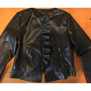 ザラ(ZARA)のZARA フリルトリム付き レザーテイストジャケット(ノーカラージャケット)