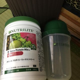 アムウェイ(Amway)のAmwayのプロテイン（ベリー）とシェーカー(プロテイン)