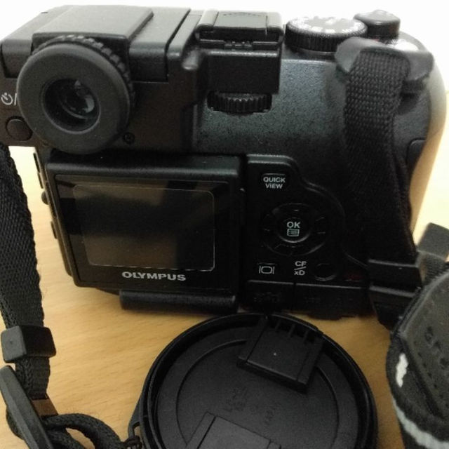 OLYMPUS(オリンパス)のOLYMPUS C-8080 WideZoom 本革専用ケース付! スマホ/家電/カメラのカメラ(コンパクトデジタルカメラ)の商品写真