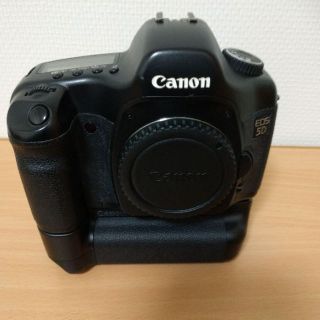 キヤノン(Canon)のフルサイズ一眼レフ　キャノン　EOS5D バッテリーグリップ付!!(デジタル一眼)