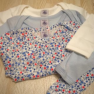 プチバトー(PETIT BATEAU)のプチバトー 17AW ピコレースカラー&プリント長袖ボディ 3枚組24m (肌着/下着)