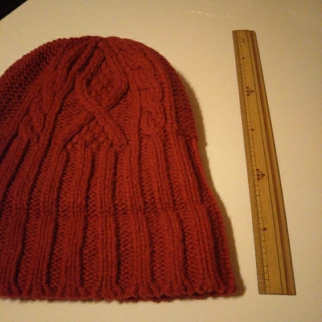 UNIQLO(ユニクロ)のここ様専用【美品】赤いニット帽 フリーサイズ レディースの帽子(その他)の商品写真