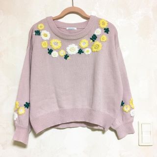 オリーブデオリーブ(OLIVEdesOLIVE)のolive des olive 花柄刺繍 ピンクニット(ニット/セーター)